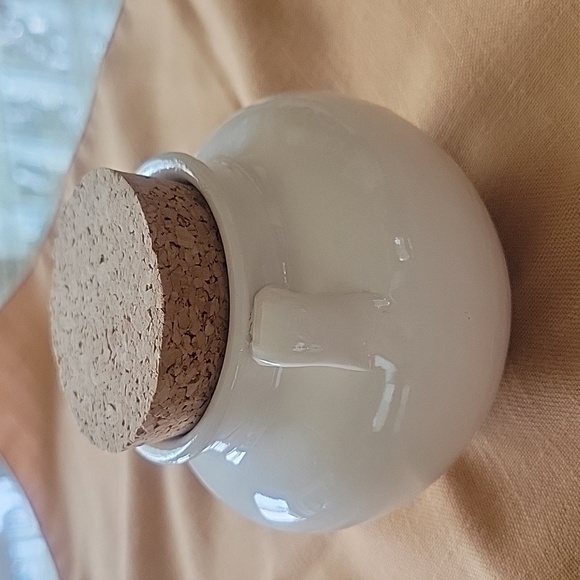 Two super cute small jugs with cork lids - Picture 4 of 15